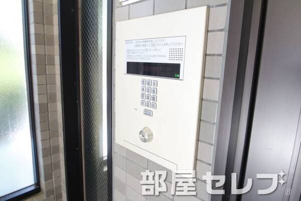 オートロック完備。