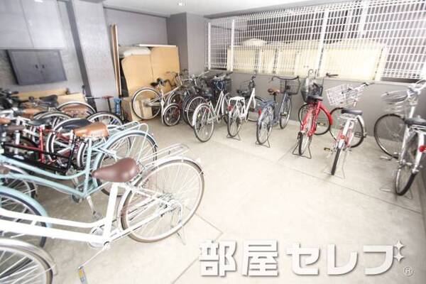 自転車置き場。