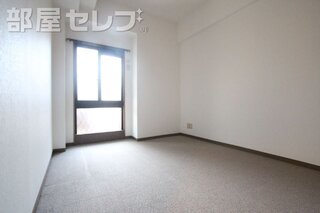 リビング横の居室です。