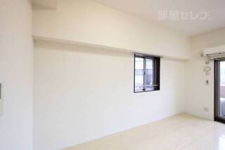 シンプルな内装に白のフローリングも綺麗です