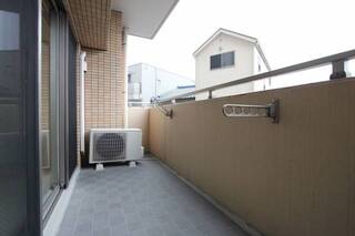 ベランダは南側全面に繋がっています