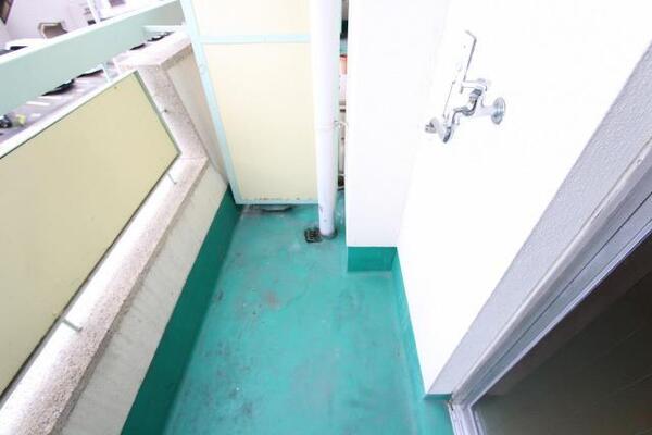 室外洗濯機置き場です。