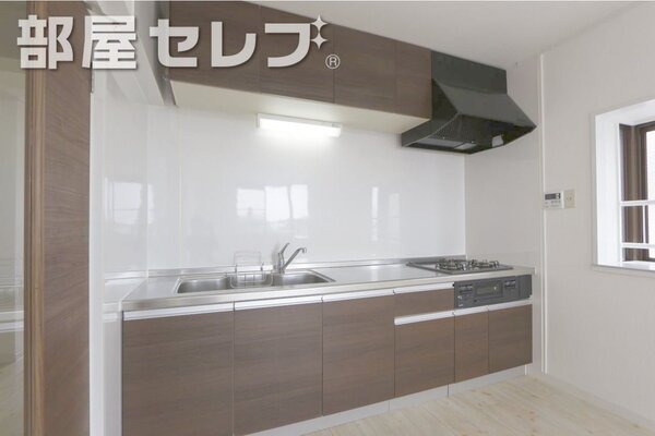 綺麗な洋室は気持ちが良いですね。206号室の写真です。