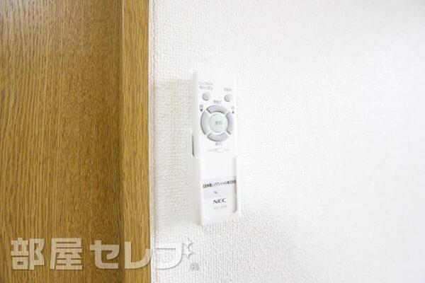 リモコンで電気を操作