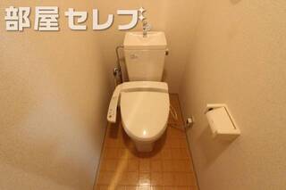 温水洗浄便座付きトイレです