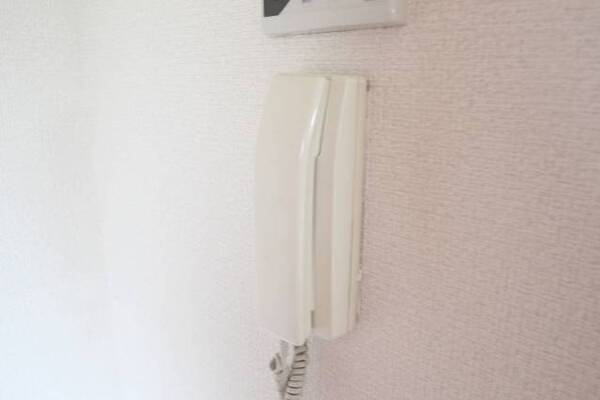 インターフォンで来客時確認が出来ます。