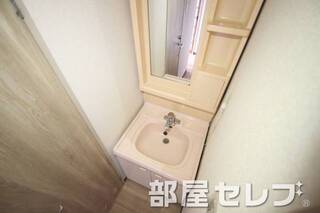 独立洗面で朝テキパキ準備を。イメージ写真