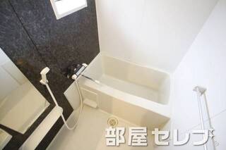 お風呂にも小窓があります。（イメージ写真）