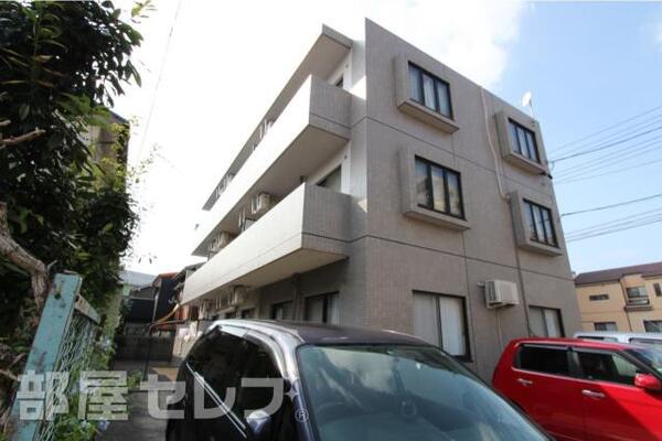 RC構造の3階建てです