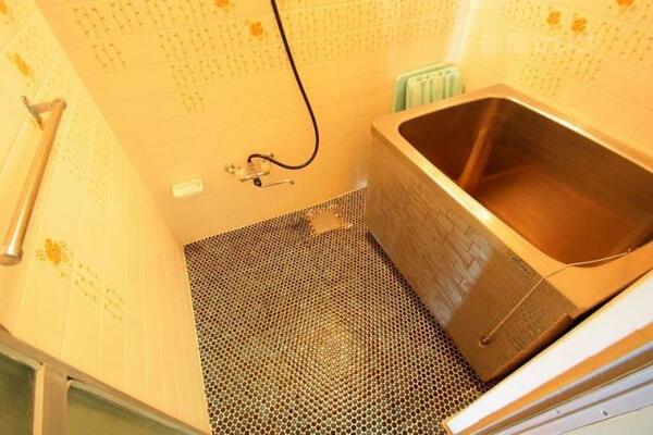 洗い場の広いお風呂場です。