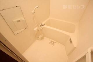 写真は別の部屋のものです。