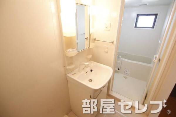 洗髪洗面化粧台。