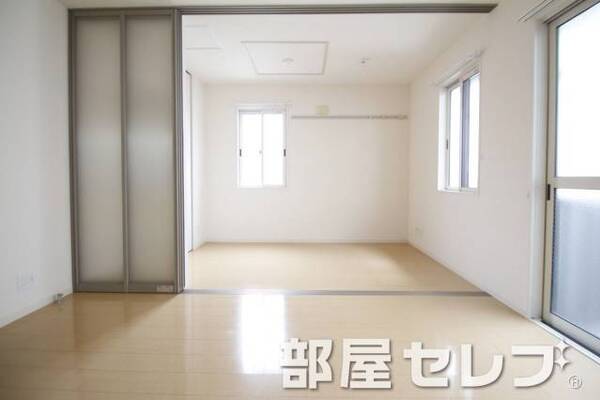 違う角度からの寝室。