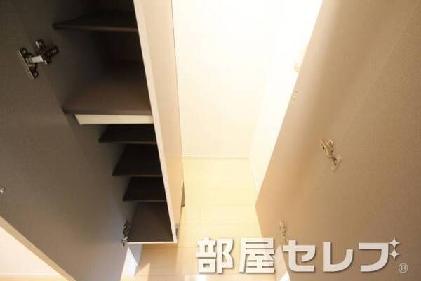 シューズボックス。