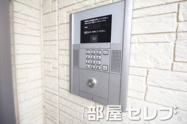 オートロック完備。