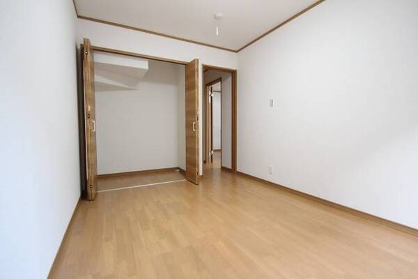各部屋に収納スペースがあります
