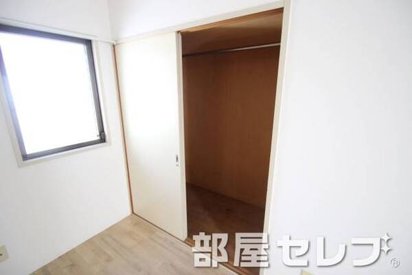 奥行きのある収納です。