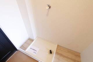 室内洗濯置場。他号室の写真です。