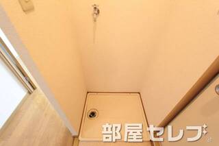 キレイな室内洗濯機置き場です。